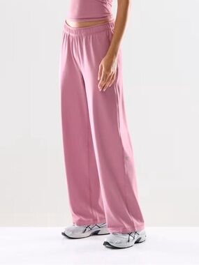 NWT Aritzia Golden BUTTER Recovery Pants
